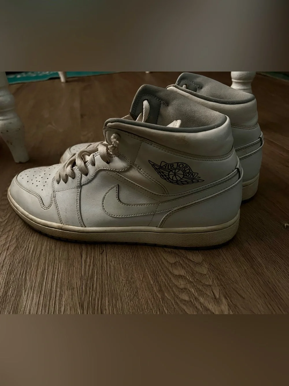 Air Jordan 1 Mid White Wolf Gray